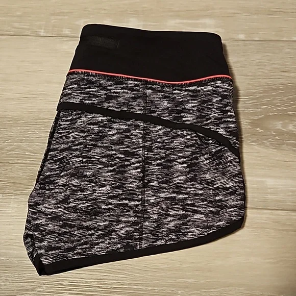 🐰Lululemon Speed Short in Dramatic Static - Picture 11 of 15